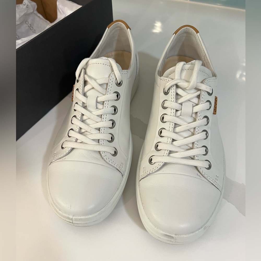 ECCOS Women’s White Sneaker